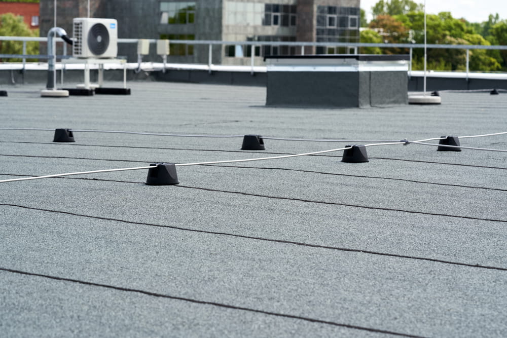 Membrane EPDM ou PVC pour la toiture d’une maison résidentielle